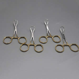 Juego de 4 Pinzas para Toallas de Playa, Chapadas en Oro, 3.5, Instrumentos Quirúrgicos de Acero Inoxidable de Grado Médico al por Mayor - Product Image 6