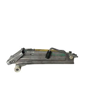 JACK AUDI A6 Avant Série C6 (4F5) 4F0011031 (04>12) - Product Image 1