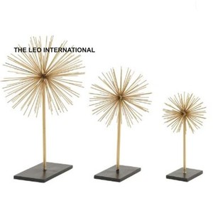 Fil d'acier Métal Base en marbre Forme unique Finition or Sculptures modernes de l'Inde Style fantaisie Accent décoratif pour la maison - Product Image 1