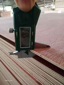 Plancher en bois massif de conception moderne pour appartement, âme en contreplaqué, face en bois dur mélangé eucalyptus, Bintangor/Okume/Pin, garantie 1 an - Product Image 4