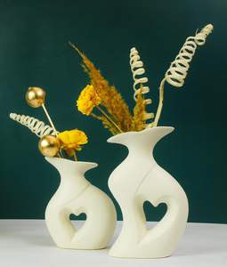 Vase décoratif en céramique noir doré moderne de luxe Design creux élégant pour la décoration de bureau à domicile Luxe contemporain moderne - Product Image 4