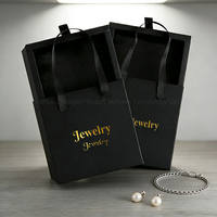 Boîte cadeau en carton pliable pour bijoux avec poignée en ruban, logo personnalisé en feuille d'or pour boîte en papier