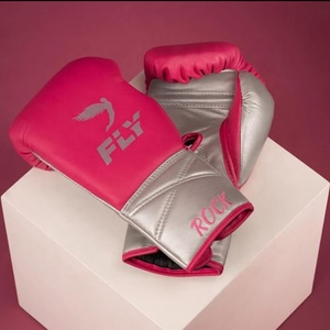 ถุงมือชกมวยแบบกำหนดเองสีชมพูฟ้าขาว Fly New หนังแท้ ระบายอากาศได้ดี สวมใส่สบาย เหมาะสำหรับ MMA และคิกบ็อกซิ่ง - Product Image 5