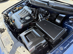 2003 pour Volkswagen pour Jetta GLS berline automatique Turbo moteur AWD lumière d'entraînement intérieur sièges en cuir R16 taille des pneus - Product Image 2