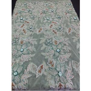 Tissu en dentelle perlée de qualité fine avec des perles et des paillettes artisanales pour les robes de bal et de gala de mariage disponibles pour une quantité en vrac - Product Image 3