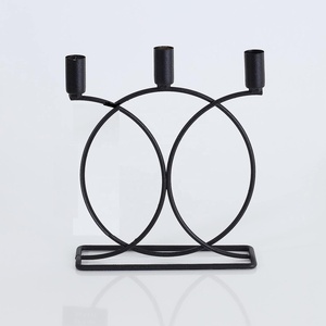 Multi cabeza tres cabezas duradero hecho a mano dorado acabado Metal iluminación decoración portavelas Base Circular cónico decoración del hogar - Product Image 5