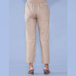 กางเกงขนแกะผ้าฝ้ายสีทึบสำหรับผู้หญิงดีไซน์แบบกำหนดเองเครื่องแต่งกายแนวสตรีทสำหรับฤดูร้อนสไตล์หน้าแบน - Product Image 5