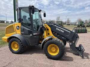 รถตักล้อยาง John Deere 326D ใหม่/มือสอง พร้อมเครื่องยนต์และ PLC คุณภาพสูง จัดส่งรวดเร็ว - Product Image 3