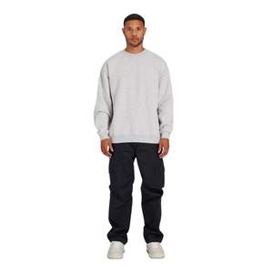 Sudadera de gran tamaño para hombre Grey Marl 345GSM Jersey de algodón Cuello redondo con logotipo sutil en el pecho y ajuste relajado - Product Image 3