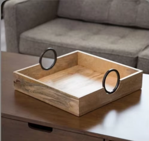 Plateaux de service en bois durables de haute qualité faits à la main avec poignée de forme carrée motif à carreaux finition polie pour hôtels restaurants - Product Image 2