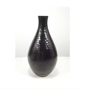 Florero de tamaño personalizado de diseñador de estilo moderno, florero de aluminio negro decorativo de diseño martillado a un precio económico - Product Image 4
