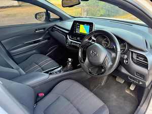 Toyota C-HR 2021, Hayon, Conduite à Droite, Bon État, Boîte de Vitesses Automatique/Manuelle, Moteur Turbo, Jantes R15, Clair/Foncé - Product Image 4