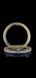 Par de brazaletes de diamantes de solitario redondos de lujo en oro amarillo 030 puntero Piedras Blancas hechas en la India joyería de uso diario para mujeres - Product Image 3