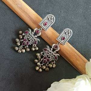 Efulgenz Boucles d'oreilles indiennes oxydées pour femmes Cristal rose Ghungroo Charms Dangle Earring Set Fashion Statement Jewelry for Women - Product Image 2