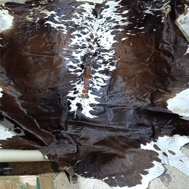 ดำ น้ำตาล ขาว