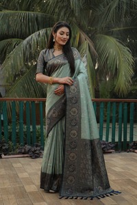 Vente en ligne de nouveaux beaux saris en soie douce Kanjivaram avec bordures de tissage et de travail manuel pour femmes vêtements indiens et pakistanais - Product Image 2