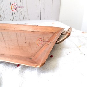 Bandeja de servicio de cobre Chapado en diseñador decorativo Forma rectangular con asa Bandeja de servicio de cobre puro Hecho en suministros de India - Product Image 5