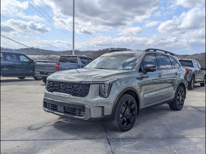 เกียร์ออโต้ สีเขียวสดใส ปี 2024 โซเรนโต้ X-Line SX AWD มือสอง พร้อมหลังคาซันรูฟแบบพาโนรามา สตาร์ทเครื่องยนต์ด้วยรีโมท เบาะนั่งแถวที่สาม เบาะหนัง ภายในสีเข้ม - Product Image 2