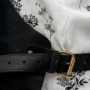 Delantal de utilidad de cuero genuino resistente hecho a mano duradero con bolsillos ajustables para Chef carnicero carpintero - Product Image 3