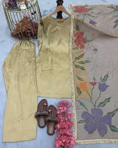 Heavy Designer Japan Satin Silk Glamorous Top totalmente cosido y Palazzo con Tabby Organza con Chiroski Work con Print Dupatta - Product Image 4