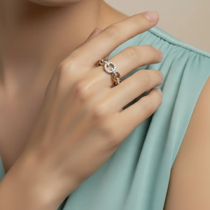 Anillo Moderno y Elegante de Oro de 14K con Diseño de Círculos Entrelazados y Diamante de Corte Brillante Redondo para Mujer - Product Image 5