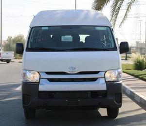 Toyota Hiace Turbo AWD Diesel 2022, Furgone con Sedili in Pelle Scura, Usato per Trasporto Passeggeri - Product Image 1