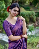 Sari Kanchipuram traditionnel exclusif Antra Lifestyle pour femmes, broderie Zari, protection solaire, sans plis, pour mariage