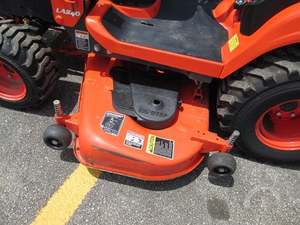 Tracteur utilitaire compact 25 CV rouge 2 roues motrices avec godet frontal, transmission par engrenages pour moteur, multifonctionnel, haute productivité pour jardin, pelouse et ferme - Product Image 3