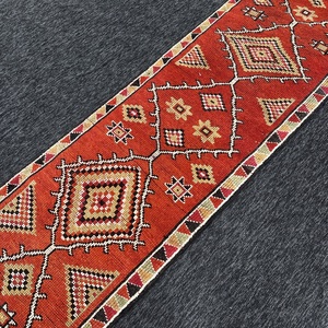 Tapis turc vintage traditionnel 2,5x12,1 pieds, tapis en laine écologique avec envers en latex, design patchwork Herki orange - Product Image 2
