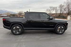Rivian R1T Adventure Edition 2022 Usada, Motor Cuádruple, Tracción en las Cuatro Ruedas, Paquete de Batería Grande, Sin Modificar - Product Image 2