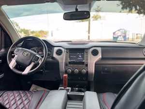 Toyota Tundra SR5 2017 Rojo Brillante Oscuro, Doble Cabina, 4L, Usado, Techo Solar, Asientos de Cuero, Transmisión Automática, Sistema de Navegación R18 - Product Image 5