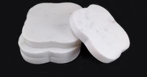 Ensemble de sous-verres en marbre poli blanc faits à la main (4 pièces) Sous-verres élégants pour boissons pour la maison Bar Accessoires de table - Product Image 2