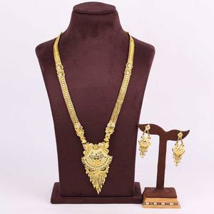 Venta al por mayor de joyería llena de oro de 14K 18K 24K, collares largos de microformación, joyería india de diseño floral chapado en oro de latón. - Product Image 1