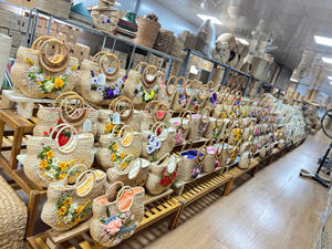 Bolsa de jacinto de agua tejida a mano de primera calidad, bandolera elegante hecha en Vietnam bolsa de jacinto de agua seca natural para una vida verde - Product Image 5