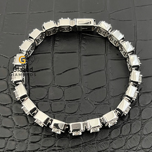 Bonita pulsera de racimo hecha a mano de oro blanco de 10K y pulsera de diamantes de moissanita de claridad VVs de corte brillante redondo - Product Image 3