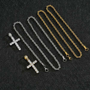 Pendentif en diamant Moissanite de meilleure qualité avec forme de croix et look élégant adapté à un usage quotidien et à une occasion spéciale de l'Inde - Product Image 3