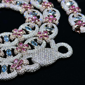 สร้อยคิวบาลิงค์คุณภาพสูงแบบกำหนดเอง ขนาด 18 มม. ประดับเพชรโมอิสซาไนต์ทรงบริลเลียนต์คัต สี D เกรด VVS  ทองคำขาว 10K หรือทองคำโรสโกลด์ หรือเงินสเตอร์ลิง - Product Image 1