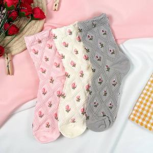 ODM <b>Women's</b> Elegant Casual Vintage Floral Jacquard Crew <b>Socks</b> Comfortable and Breathable for Daily Use Wholesale From Factory - Product Image 4