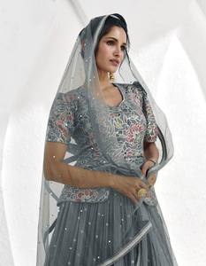 Travail de broderie georgette gris à la mode Lehenga Choli avec Dupatta pour la fête - Product Image 2