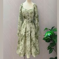Robe longue moderne en soie à col carré et manches longues, à motifs floraux et à carreaux - Lavable, respirante, coupe classique pour tenue formelle/décontractée/jour/nuit