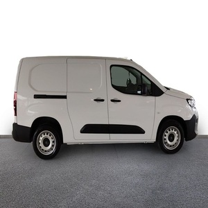 Furgoneta Comercial Usada 2026 C-OMBO, Color Blanco, Motor Diésel 4x2 de 1499cc, 131HP, Sensor de Luz Digital, Transmisión - Product Image 1