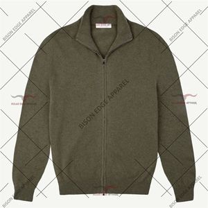 Cardigan en laine mérinos et cachemire à fermeture éclair intégrale pour homme, couleur vert olive, de la marque Bison Edge Apparel, respirant, idéal pour l'hiver, fabrication OEM. - Product Image 4