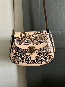2025 estilo Vintage bolso cruzado de cuero genuino para mujer hecho a mano flores pintadas cadenas decoración gran capacidad cremallera - Product Image 2