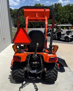 Livraison gratuite Tracteur agricole Kubota BX2660 avec chargeur à attache rapide et godet 934 heures 4 roues motrices Moteur diesel 26 CV 540 PTO Attelage à 3 points - Product Image 5