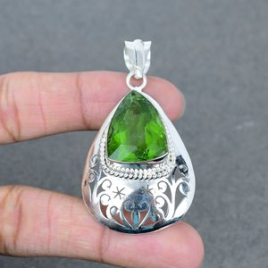 Hermoso diseño verde cuarzo piedra preciosa 925 Plata plateada colgantes joyería al por mayor en línea plata latón pera corte colgantes - Product Image 4