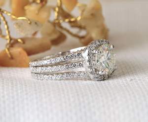 แหวนเจ้าสาวประดับหินทรงกลมสไตล์รัศมีวงเพชรสำหรับผู้หญิง - Product Image 2