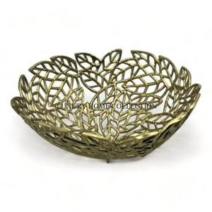 Cuencos de metal de primera calidad hechos a mano con detalles artísticos e intrincados diseñados para ser una pieza central para cualquier mesa - Product Image 1