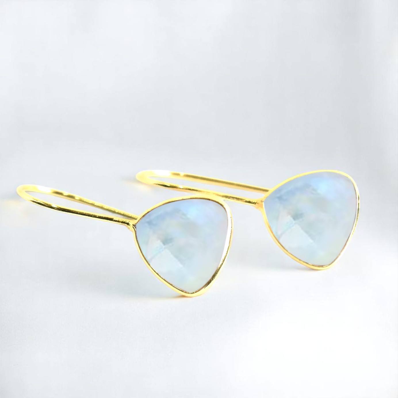 มูนสโตนสีรุ้ง