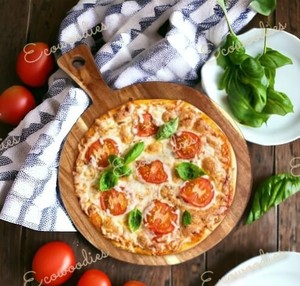 Assiette à pizza ronde en bois d'acacia et plateau de service-Idéal pour la pizza, les fruits, le fromage et la préparation des aliments-Écologique - Product Image 1
