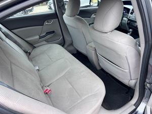 Útilmente usado 2012 Ho-n-da C-i-v-i-c LX - Product Image 2